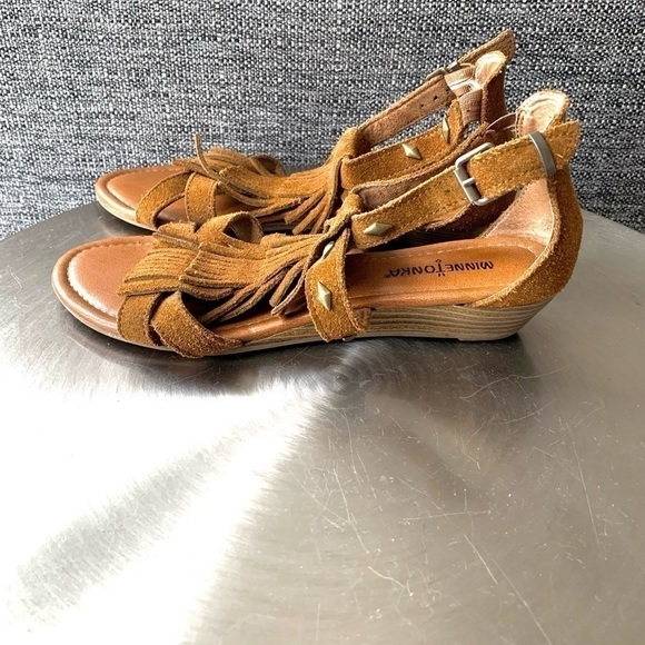 Minnetonka suede Ankle Wedge Sandals Studded Fringe southwestern women’s 9 Brown - Picture 2 of 7